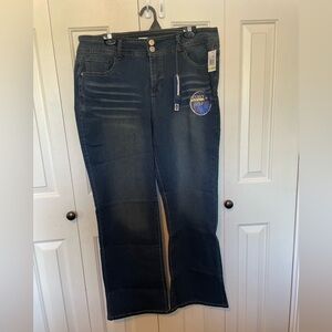 NWT Angels Women’s Curvy Bootcut Jeans - 18W